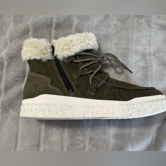 Romika Helsinki 01 Olive Faux Fur Boot Sneaker EU 37 US 6 to 6.5 - Picture 9 of 11